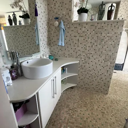 Sea View Terrace 1 Bedroom Apt *